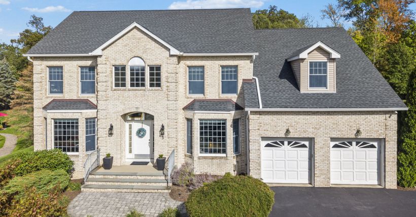 Home for Sale in Towaco!